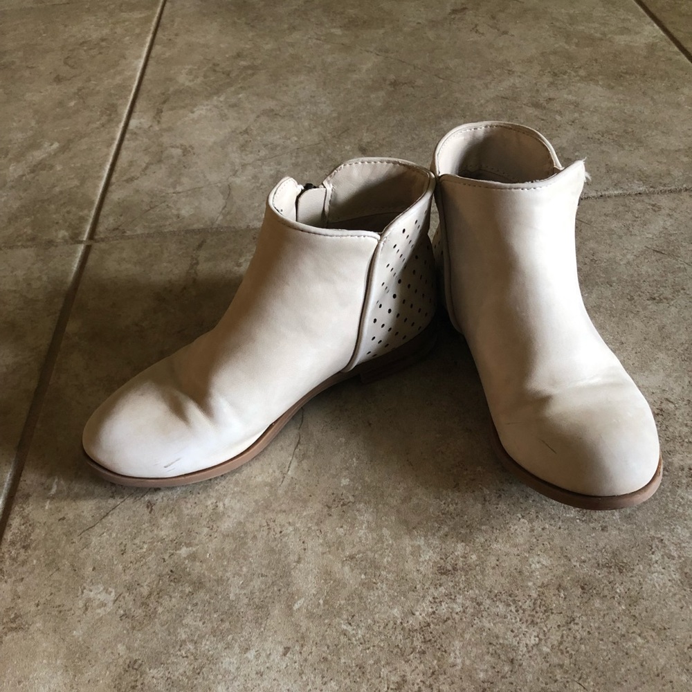 Girls shoes